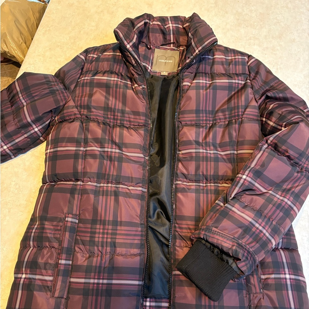 Maurice’s winter puff jacket burgundy/navy plaid color, size smalll
